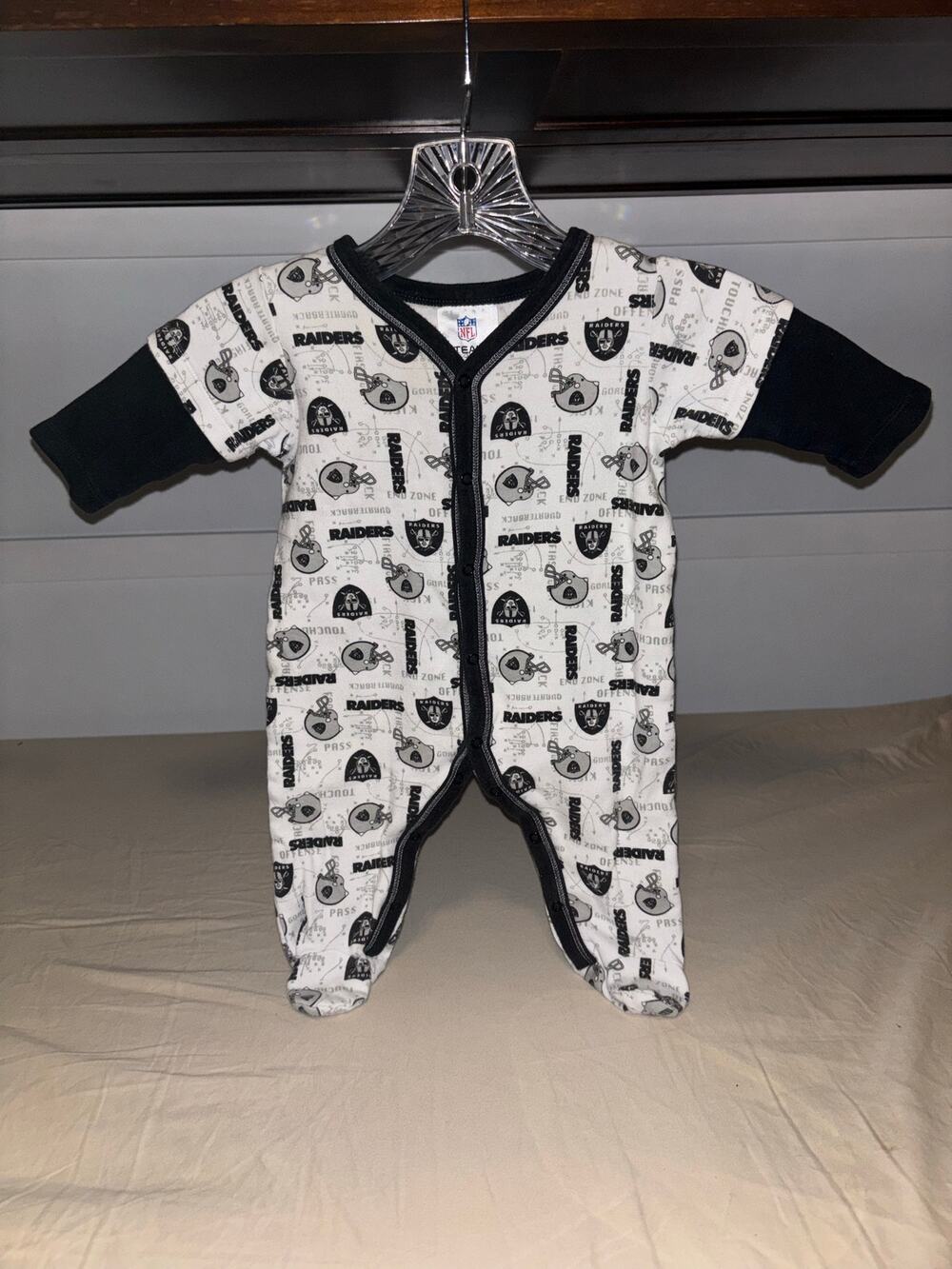 NFL Team Apparel Las Vegas Raiders Baby Sleeper Full-Snap Footed Pajamas 3-6M